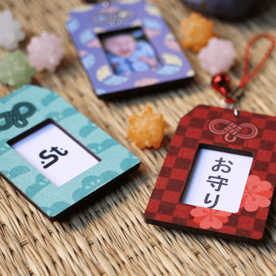 Omamori képkeret bross