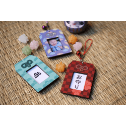 Omamori képkeret bross